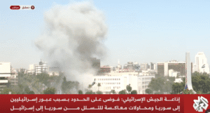 العاصمة دمشق تصعيداً جديداً مساء الأربعاء، حيث طالت الغارات الإسرائيلية قصر الرئاسة ومقر الأركان، وسط أجواء متوترة في جنوب سوريا. هذا الهجوم يُعدّ الأكثر وضوحاً