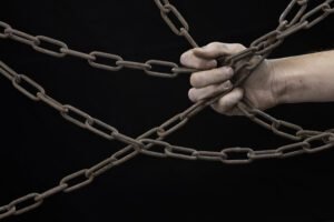 لا نهضة بلا إدارة… ولا إدارة بلا سيادة للقانون والجدارة